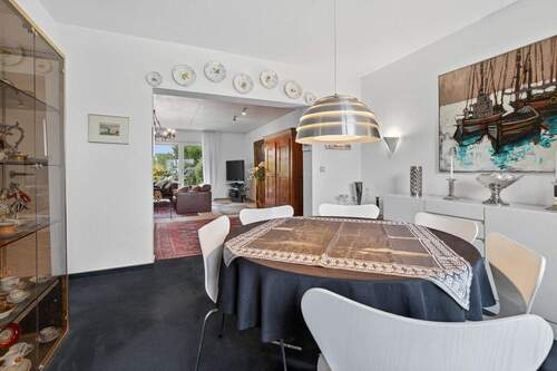 Essbereich mit harmonischem Übergang zum Wohnzimmer - 