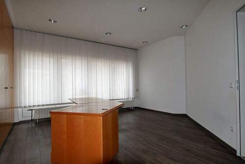 Büro 1 - 