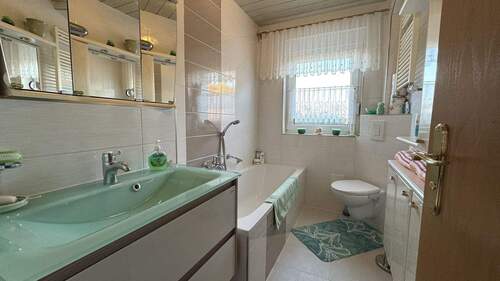 Badezimmer im Erdgeschoss - 