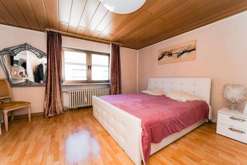 Schlafzimmer 1. OG - 