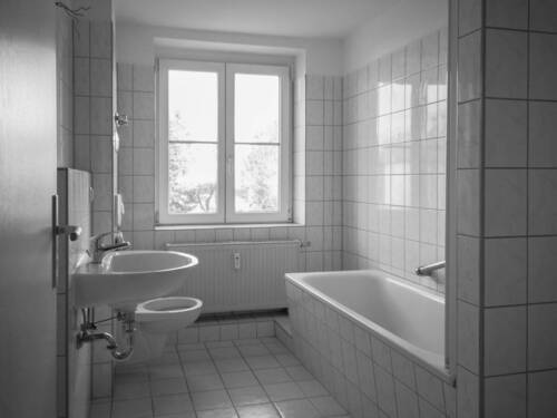 Bad mit Wanne - 