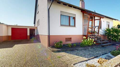 Garage und Stellplatz - 