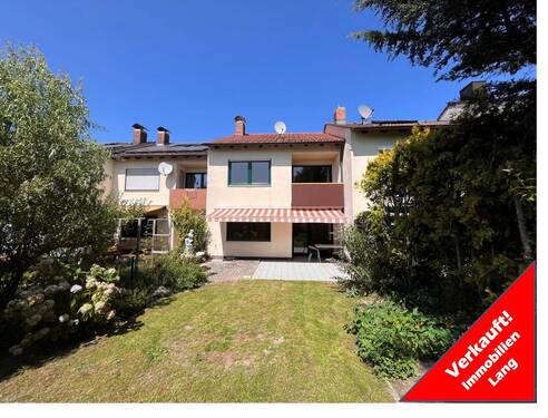 Verkauft - VERKAUFT ! Reihenmittelhaus mit Garten in Lappersdorf