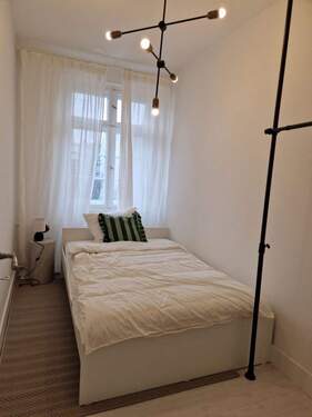 Schlafzimmer 3 für 500€ Warm - 3 Zimmer Etagenwohnung in Berlin