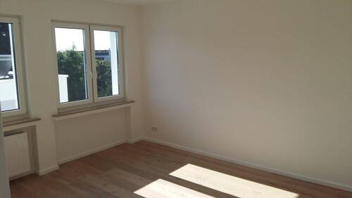 Schlafzimmer (Hofseite) - Etagenwohnung mit 78,00 m&sup2; in Meerbusch zum Kaufen