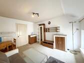 Wohnzimmer - 2 Zimmer Etagenwohnung zur Miete in Krefeld