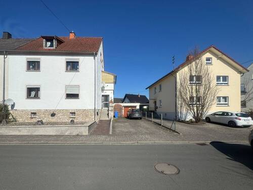 Hofbereich - Mehrfamilienhaus, Wohnhaus mit 162,00 m² in Hadamar zum Kaufen