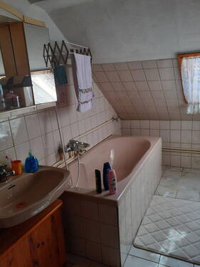 Bad mit Wanne - 