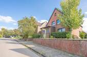Hausansicht - Freistehendes Einfamilienhaus mit 5 lichtdurchfluteten Zimmern und sonnigem Südgarten zum Träumen