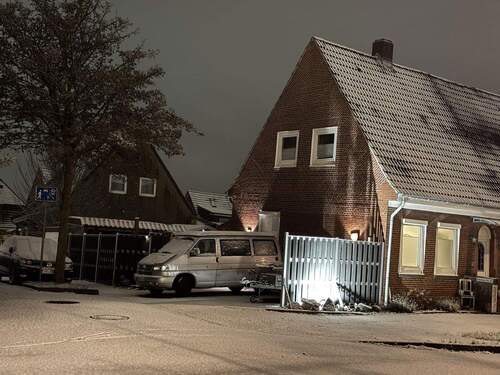 Bild 1 - Charmante Doppelhaushälfte in Emden - komplett saniert & einzugsbereit!