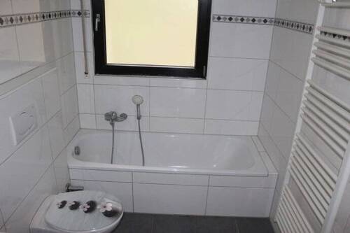 1. Tageslichtbad mit Badewanne - 