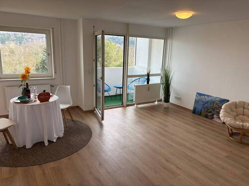 Wohnraum - Neu renovierte Eigentumswohnung in 82256 Fürstenfeldbruck > PROVISIONSFREI <