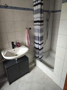 Wohnung 2 -Duschbad - 