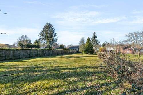 Grundstücks- und Gartenbereich - 