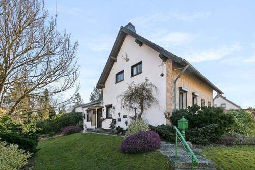 Hausansicht (seitlich) - Doppelhaushälfte mit 67,20 m&sup2; in Aachen zum Kaufen