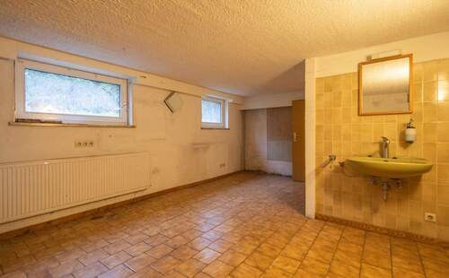 Kellerbereich, ehemalige Praxis - 