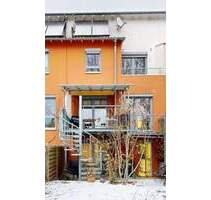 ~~ GEPFLEGTES, VERMIETETES REIHENMITTELHAUS MIT GARAGE, TERRASSE, 3 BALKONE UND GARTEN ~~ - Landau