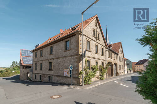 Hausansicht - Gepflegte Wohnung mit Terrasse - 257.400,00 EUR Kaufpreis, ca.  99,00 m² Wohnfläche