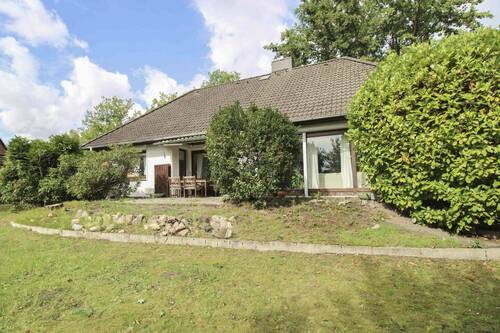 Rückansicht - Einfamilienhaus mit Ausbaureserve und Vollkeller - Wohnen direkt an der Pferdeweide