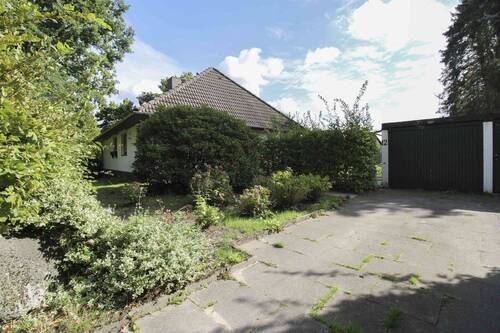 Garage und Auffahrt - 