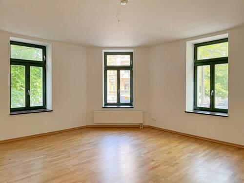 Lichtdurchflutetes Wohnzimmer - Etagenwohnung mit 71,90 m² in Leipzig zum Kaufen
