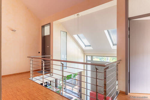 Galerie mit Blick in den Wohnbereich - 