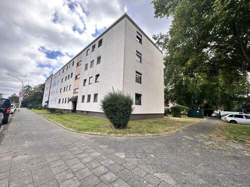 seitl. Hausfront - Etagenwohnung mit 67,00 m&sup2; in Mönchengladbach zum Kaufen