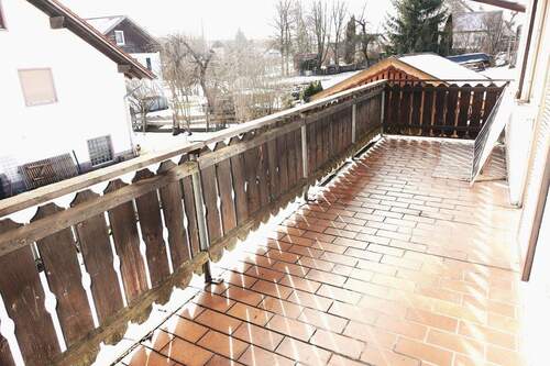 Balkon vom Erdgeschoss - ergibt sich durch Südhanglage.JPG - 