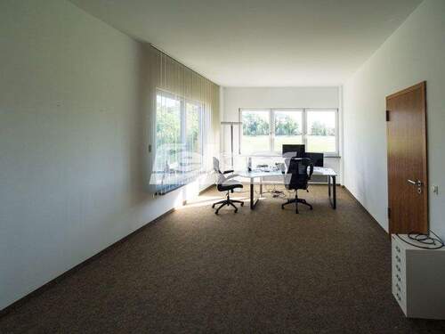 Blick-in-ein-Büro-1 - 