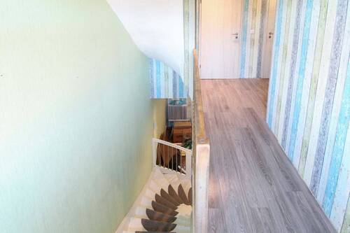 Flur Obergeschoss - 7 Zimmer Einfamilienhaus in Dresden