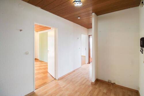 Flur Wohnung 1 OG - 5 Zimmer Einfamilienhaus in Pforzheim