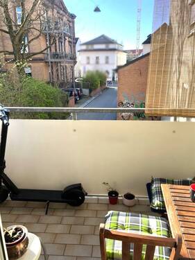 Balkon - Lichtdurchflutete 4-Zimmer-Stadtwohnung in ruhiger Lage - Ulm Mitte, mit Erbbaurecht