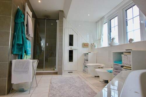 mit Dusche + Sauna - 