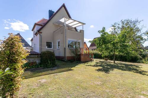 Grundstück und Haus Rückseite - 