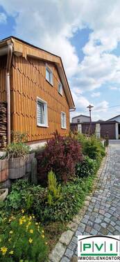 Hausansicht giebelseitig - Haus - individuell und interessant - als 1-oder 2-Familienhaus nutzbar
