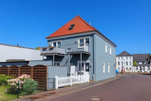 Außenansicht - 9 Zimmer Mehrfamilienhaus, Wohnhaus zum Kaufen in Jever