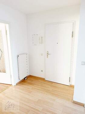 Flurbereich mit Blick Richtung Wohnungseingangstür - 