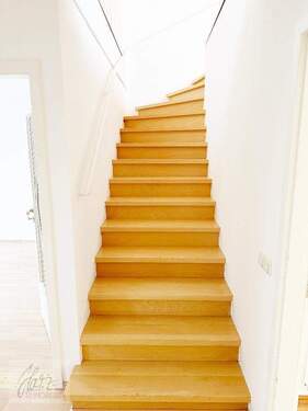 Treppe zum Maisonettebereich Obergeschoss - Schlafzimmer - 