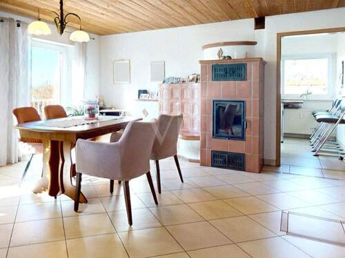 Essbereich im Erdgeschoss - 1 Zimmer Mehrfamilienhaus, Wohnhaus in Ortenberg