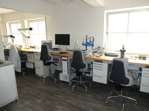 Licht durchflutetes Labor - 