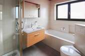 Badezimmer EG Wohnung - 