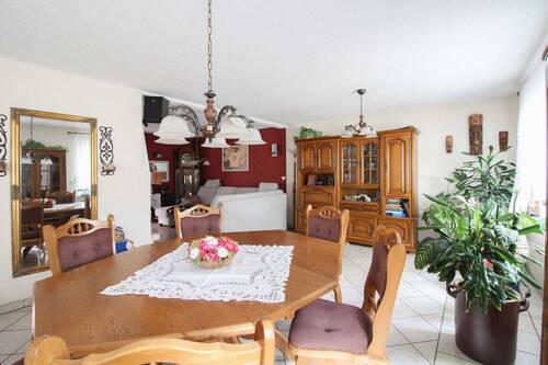 Wohnzimmer - 5 Zimmer Einfamilienhaus in Gommern