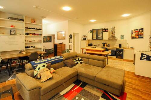 Wohnzimmer - 2 Zimmer Etagenwohnung in Amberg