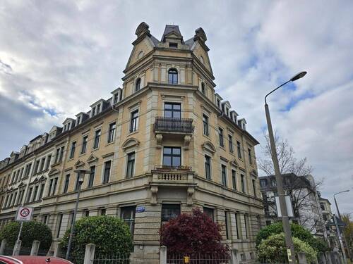 Würzburger Str.18 - großzügige 2-Zimmer-Dachgeschosswohnung mit BalkonLoggia und EBK (wenn gewünscht)