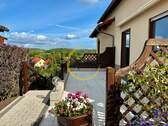 1. Terrasse, Wohnzi. angrenzend - Einfamilienhaus mit traumhaftem Blick, gemütlichem Garten in ruhiger Lage in den Westvororten Geras