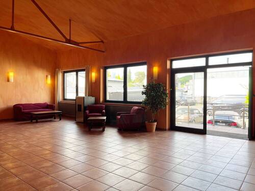 Eingangsbereich mit Tür - 