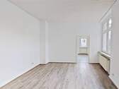 Ansicht I: Wohnzimmer - Sanierte 2-Zimmer-Wohnung mit Wannenbad