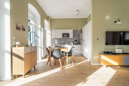 offener Küchen- und Essbereich - 4 Zimmer Etagenwohnung in Berlin