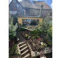 Hier tobt nicht nur das Leben, Ihre Kinder dürfen es auch. (M)Einfamilienhaus mit Garten-mit Blumen - Hottenbach