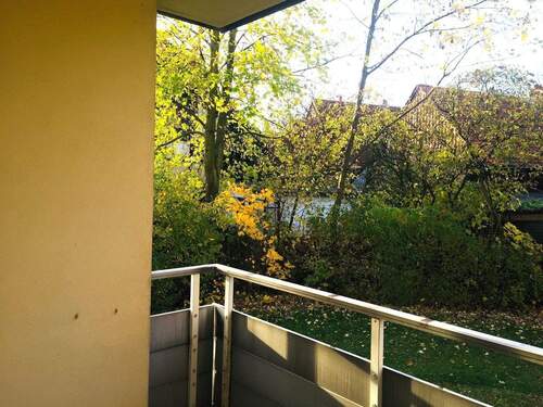 Loggia - Klasse Singlewohnung - Tageslichtbad mit Wanne - gemütliche Loggia - Haus mit Fahrstuhl